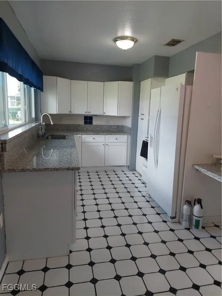 1661 Manor Avenue Fort Myers FL 33901