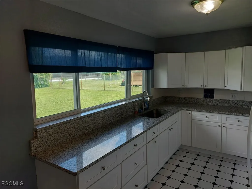 1661 Manor Avenue Fort Myers FL 33901