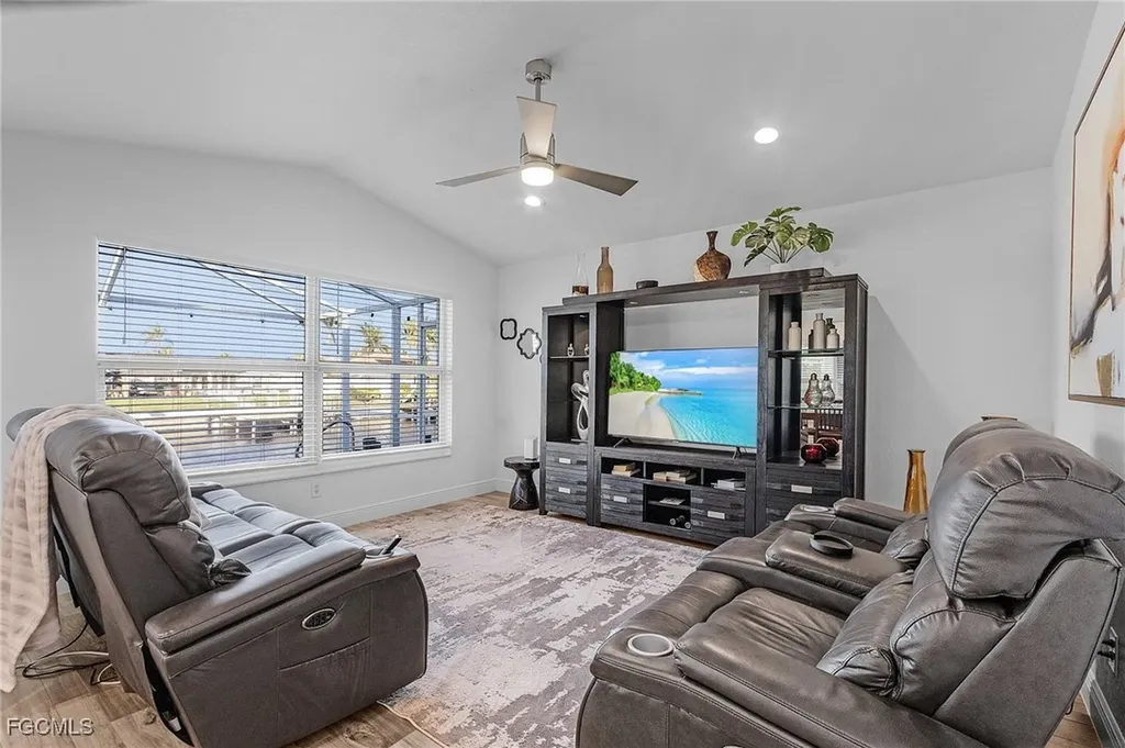 2027 SE 21st Street Cape Coral FL 33990