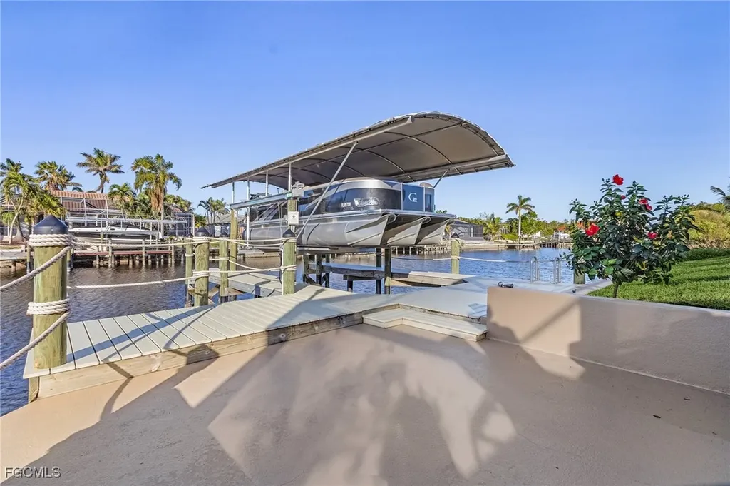 2027 SE 21st Street Cape Coral FL 33990