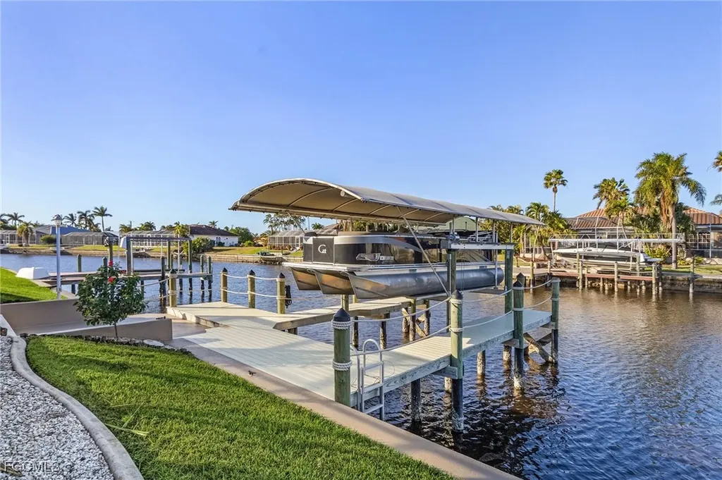 2027 SE 21st Street Cape Coral FL 33990