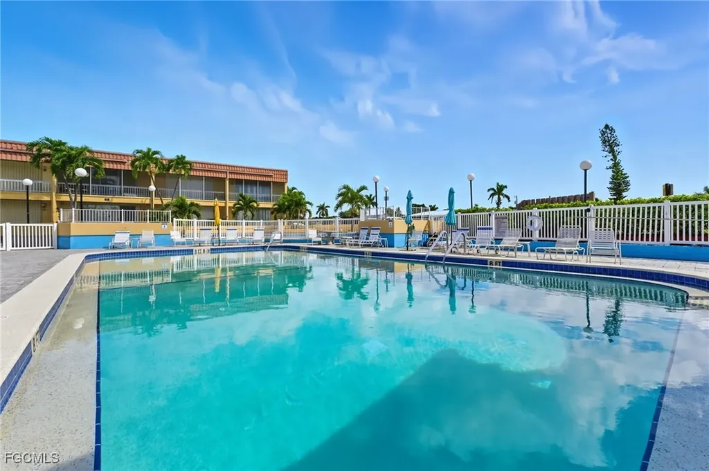 2907 Del Prado Boulevard S Cape Coral FL 33904