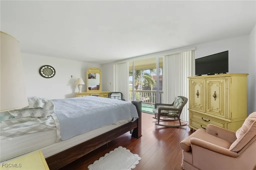 2907 Del Prado Boulevard S Cape Coral FL 33904