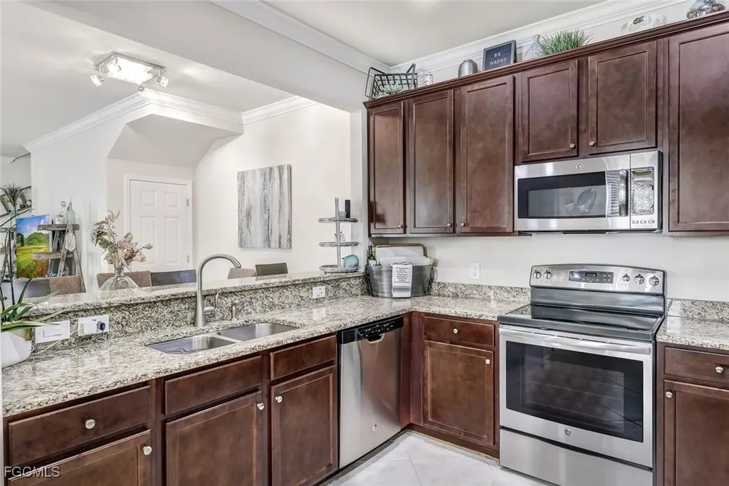 8121 Summerfield Street Fort Myers FL 33919