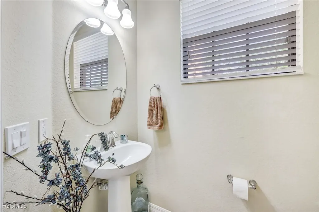 8121 Summerfield Street Fort Myers FL 33919