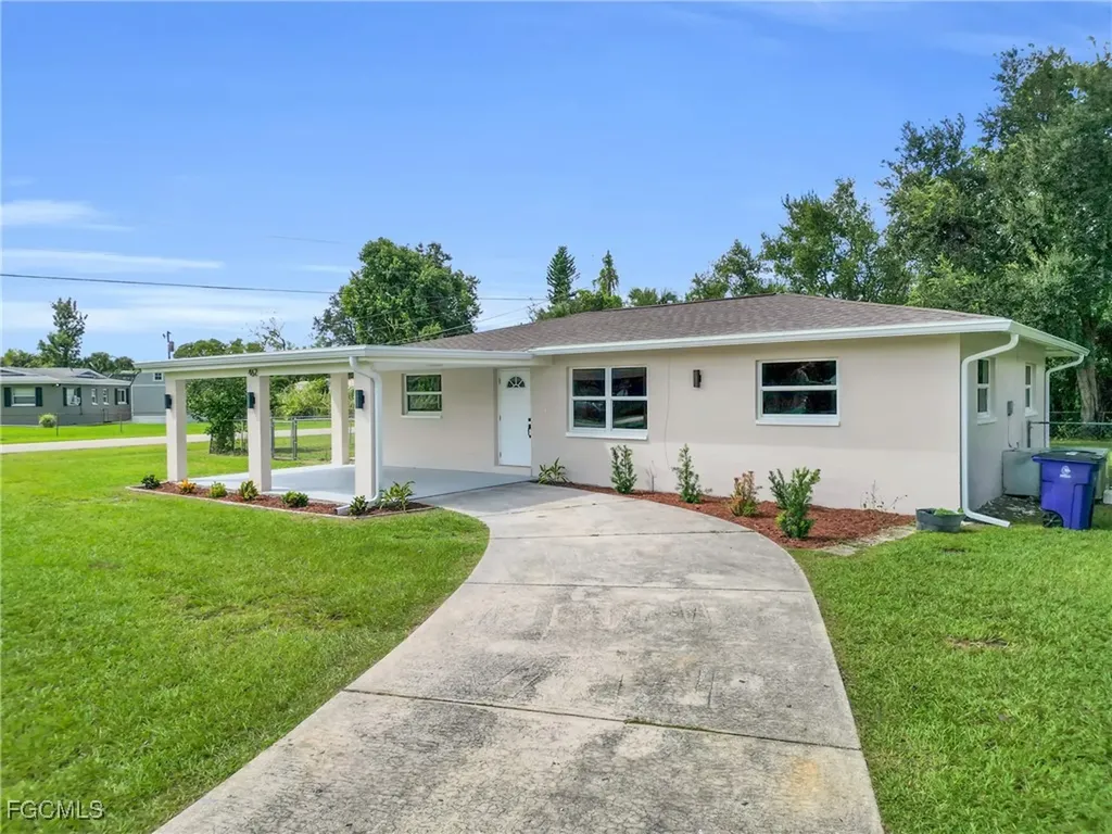 462 Muskegon Avenue Fort Myers FL 33905