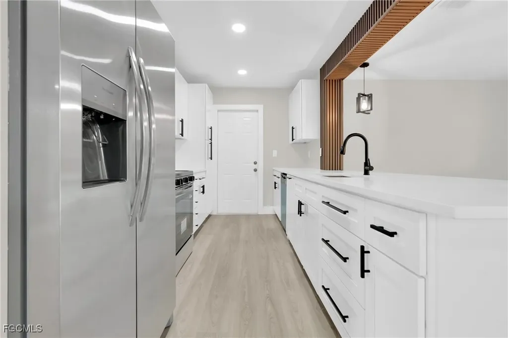 462 Muskegon Avenue Fort Myers FL 33905