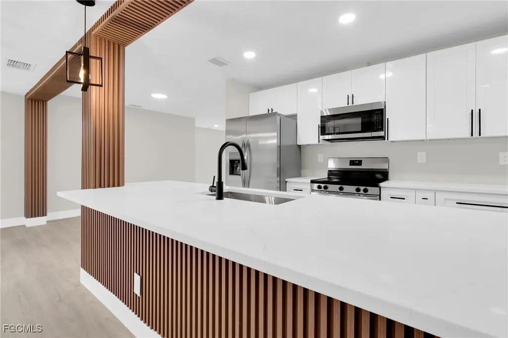 462 Muskegon Avenue Fort Myers FL 33905