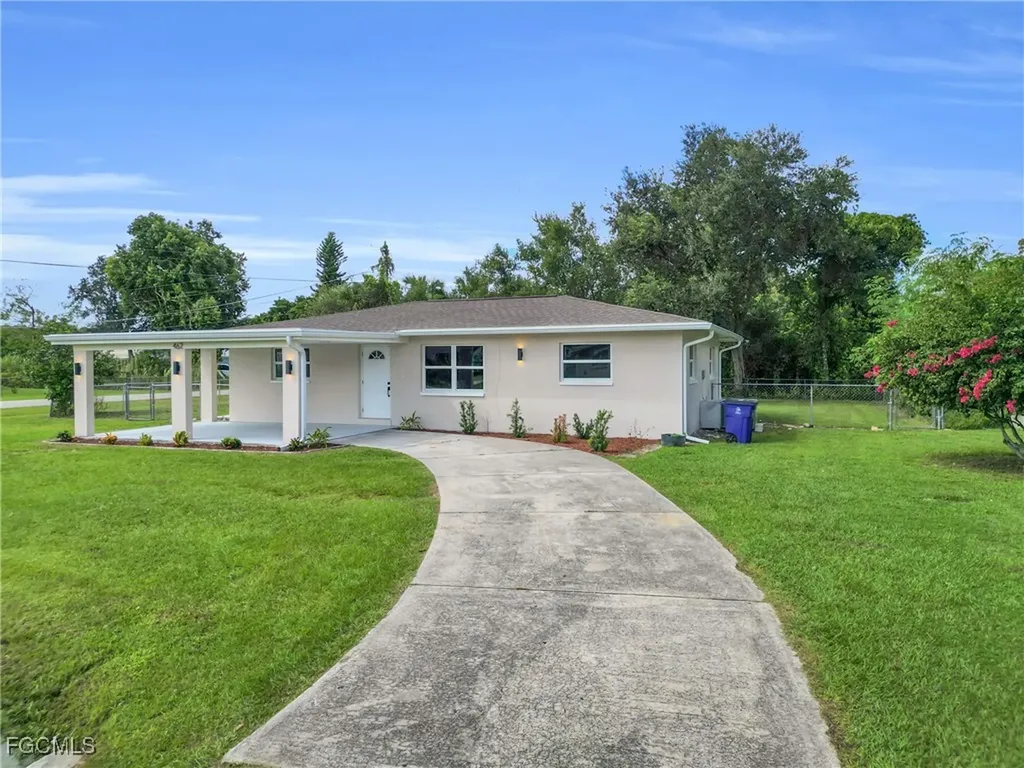 462 Muskegon Avenue Fort Myers FL 33905