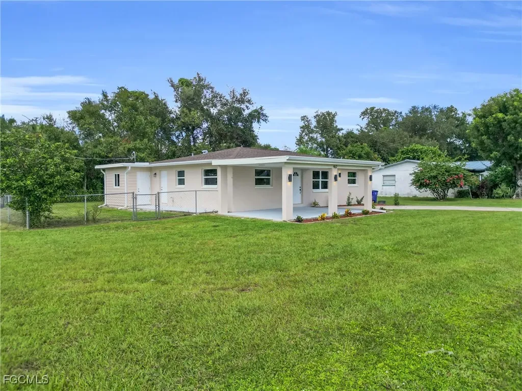 462 Muskegon Avenue Fort Myers FL 33905