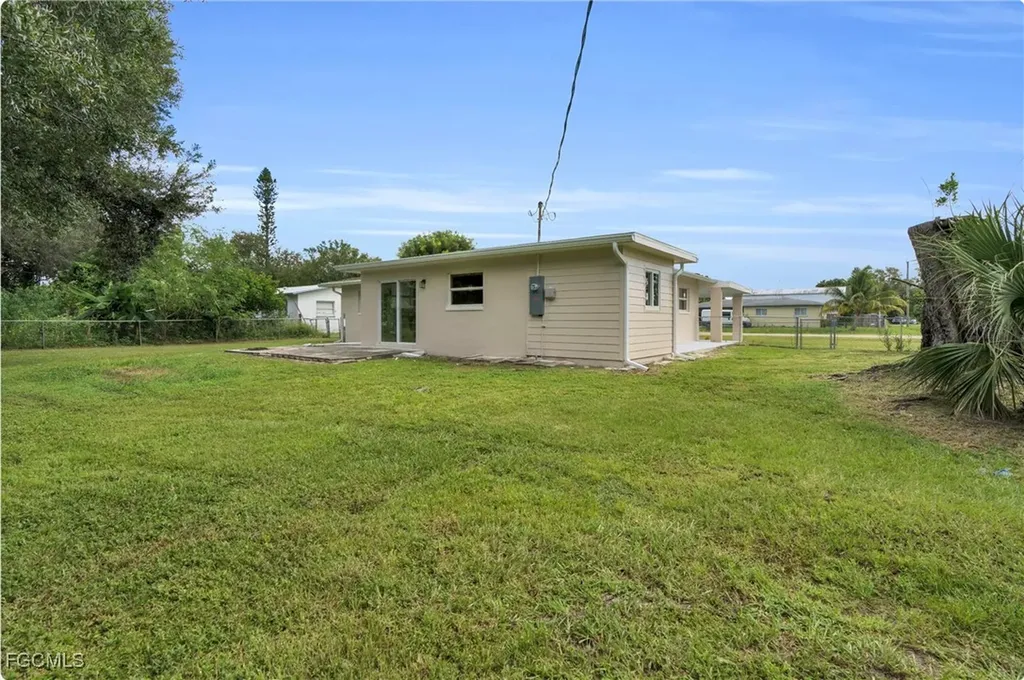 462 Muskegon Avenue Fort Myers FL 33905