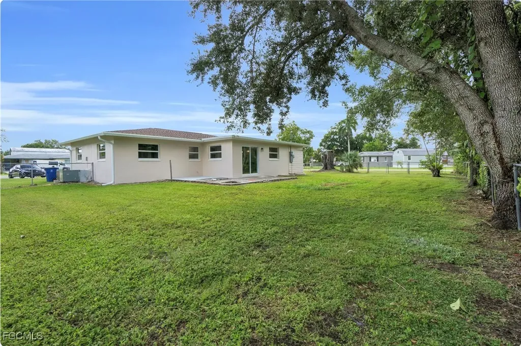 462 Muskegon Avenue Fort Myers FL 33905