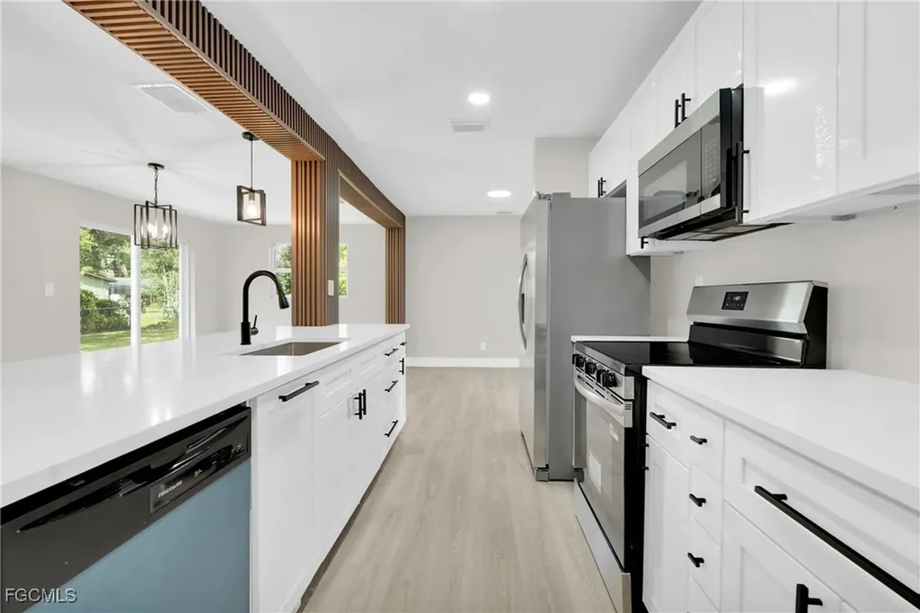 462 Muskegon Avenue Fort Myers FL 33905