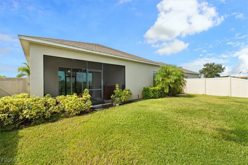 8753 Cascade Price Circle North Fort Myers FL 33917