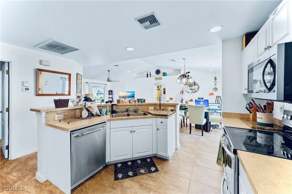 4600 Flora Avenue S Lehigh Acres FL 33976