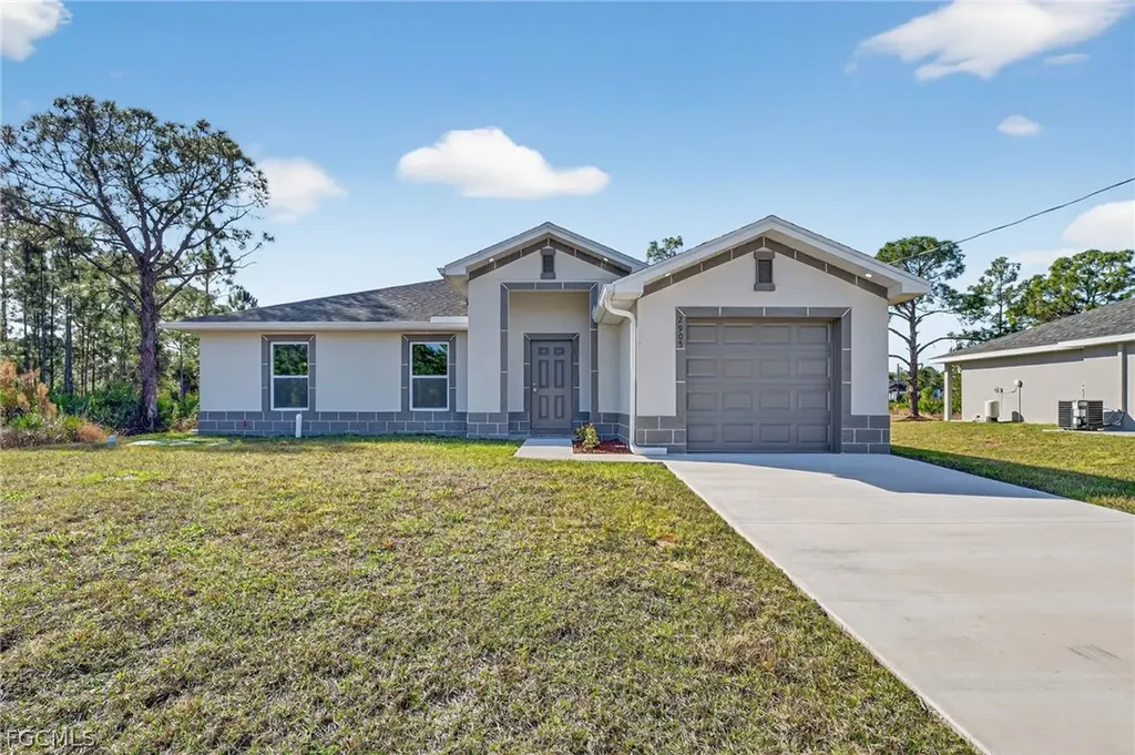 2905 38th Street W Lehigh Acres FL 33971