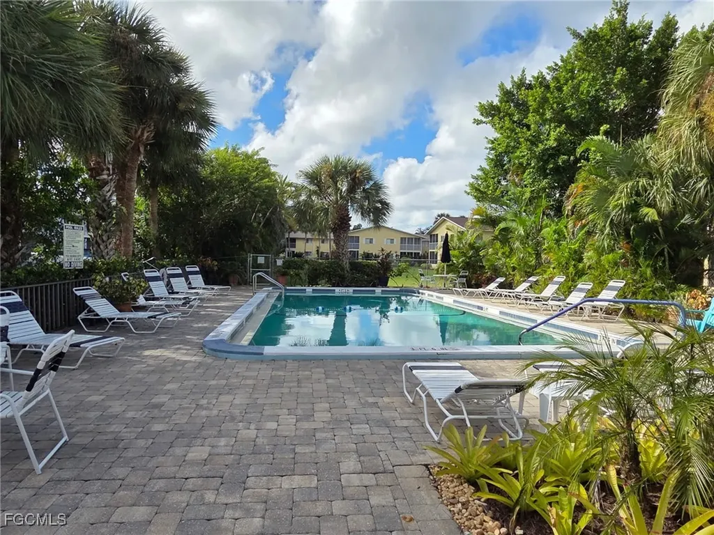 8135 Country Road Fort Myers FL 33919