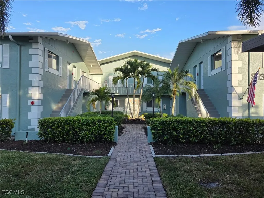 8135 Country Road Fort Myers FL 33919