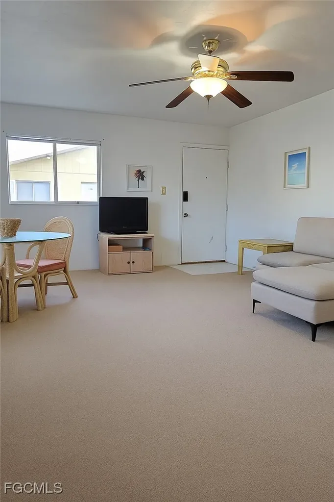 8135 Country Road Fort Myers FL 33919