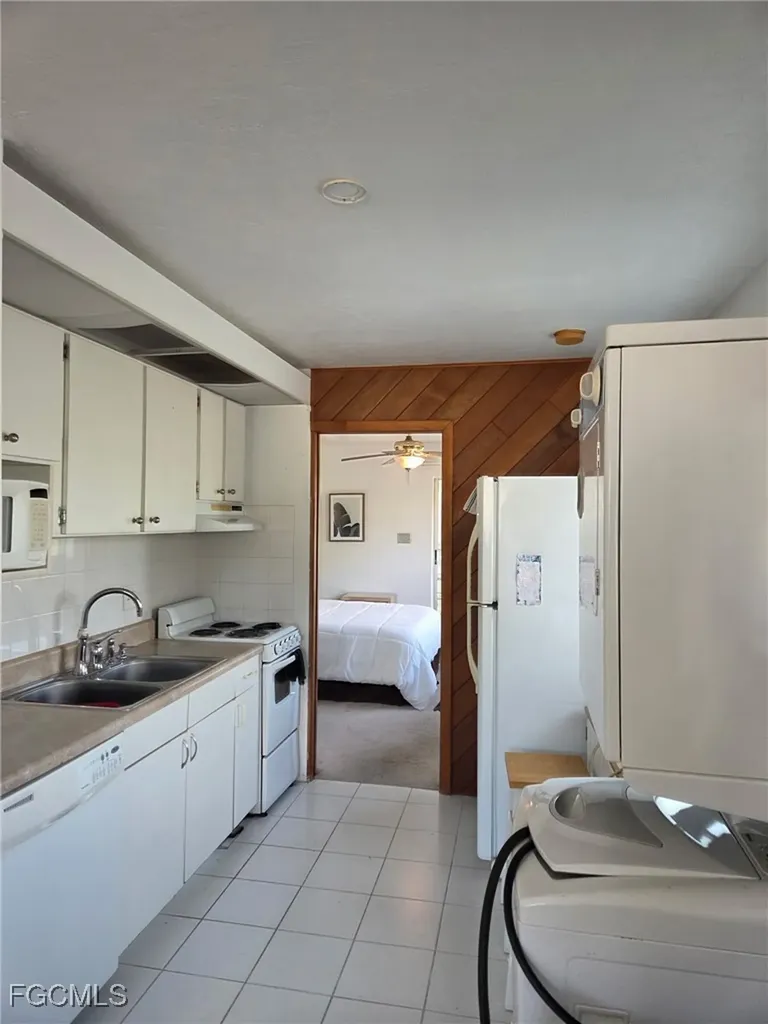 8135 Country Road Fort Myers FL 33919