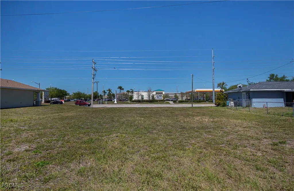 1628 Kismet Parkway E Cape Coral FL 33909