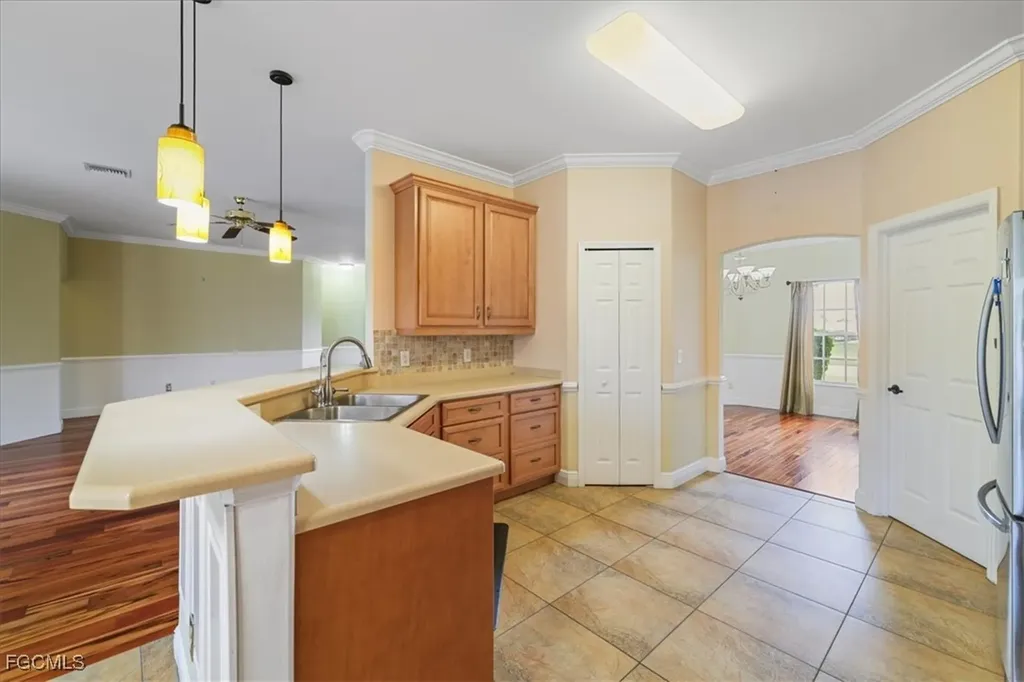 2607 Chiquita Boulevard S Cape Coral FL 33914