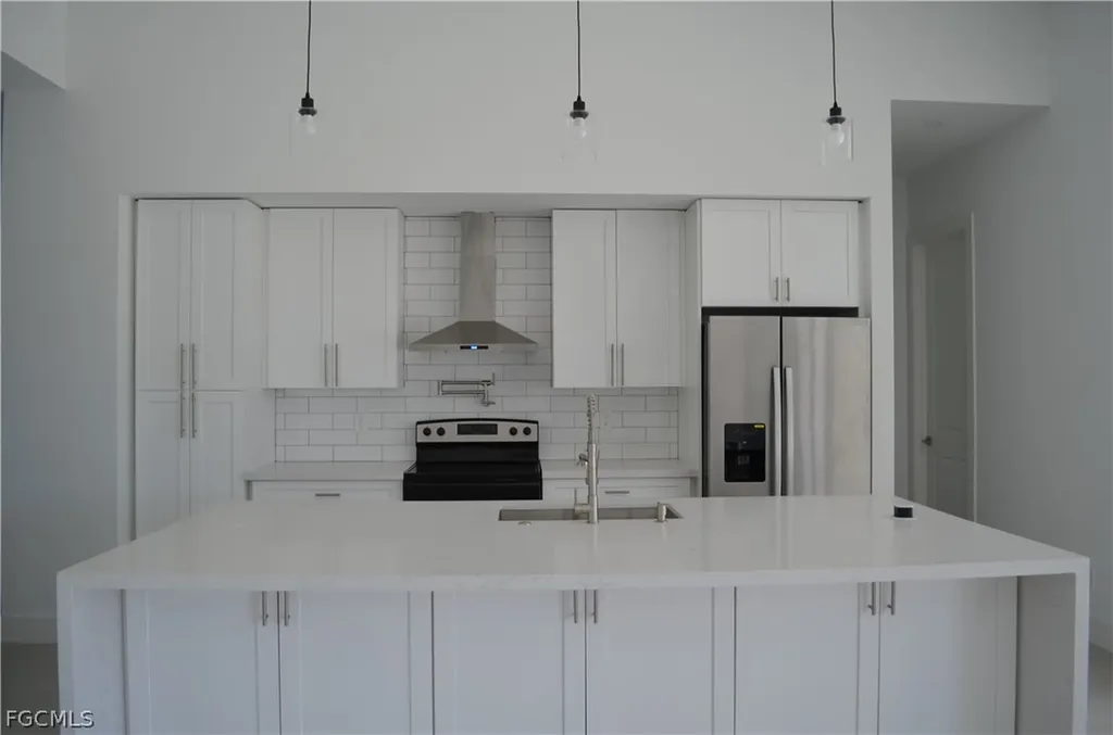 1728 Kismet Parkway W Cape Coral FL 33993