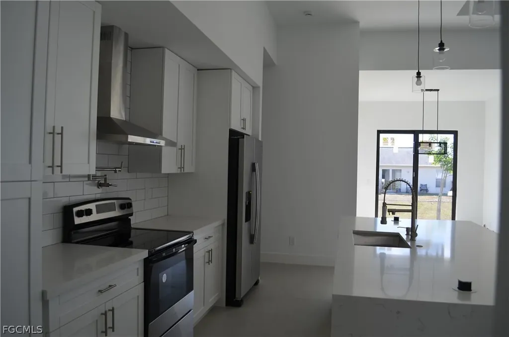 1728 Kismet Parkway W Cape Coral FL 33993