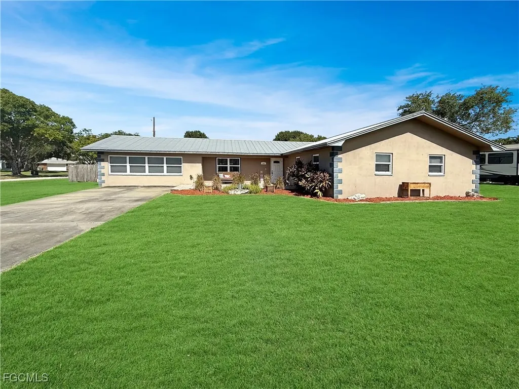 221 De Soto Avenue Clewiston FL 33440