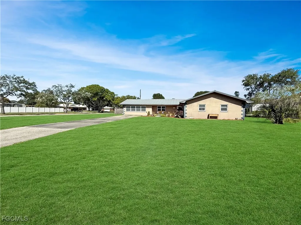 221 De Soto Avenue Clewiston FL 33440