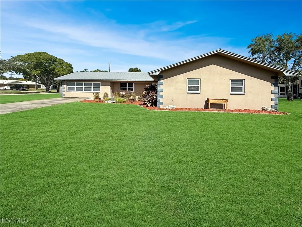 221 De Soto Avenue Clewiston FL 33440