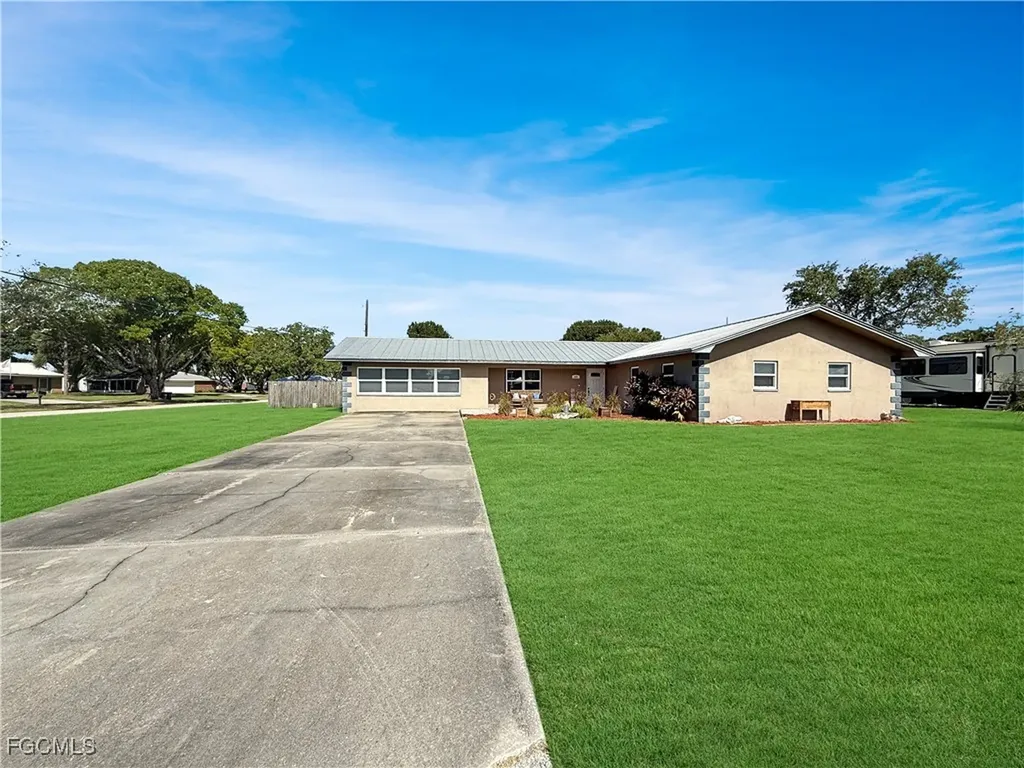 221 De Soto Avenue Clewiston FL 33440