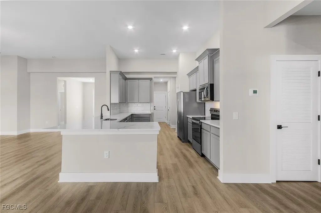 4145 SW 10th Avenue Cape Coral FL 33914