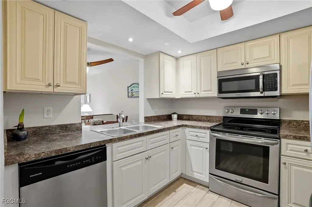 1005 SE 40th Street Cape Coral FL 33904