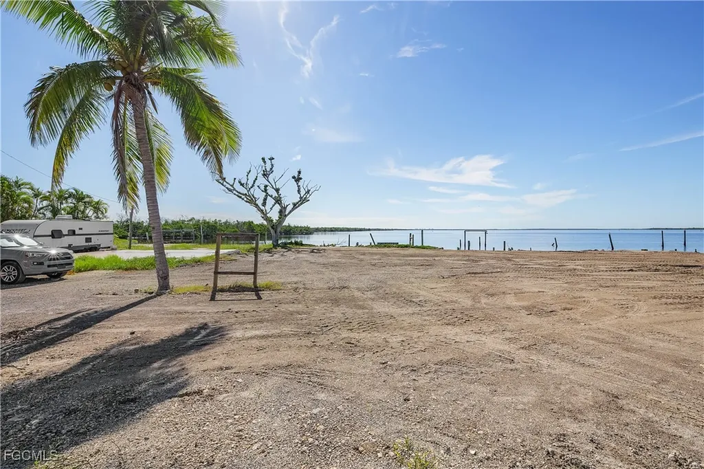 4225-4227 Pine Island Road NW Matlacha FL 33993