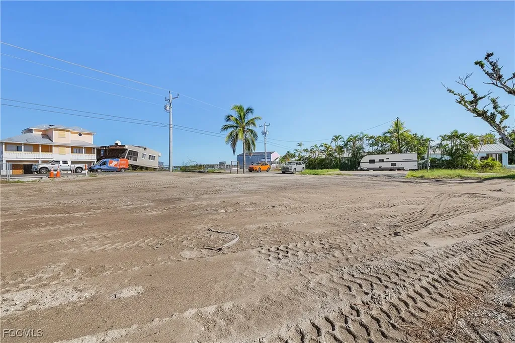 4225-4227 Pine Island Road NW Matlacha FL 33993