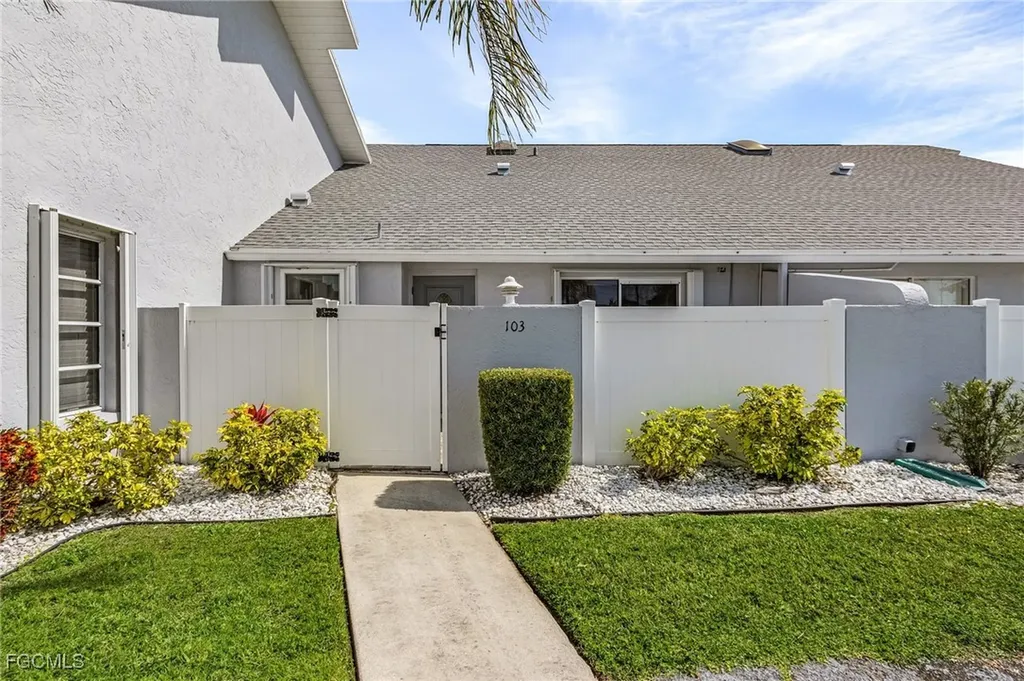 707 SW 3rd Court Cape Coral FL 33991