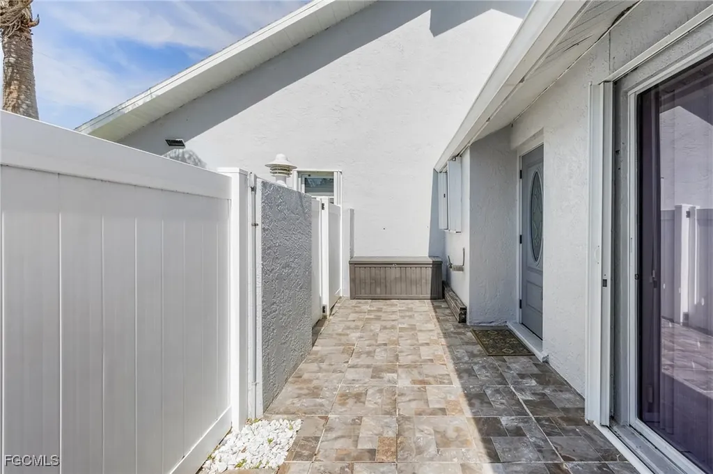 707 SW 3rd Court Cape Coral FL 33991