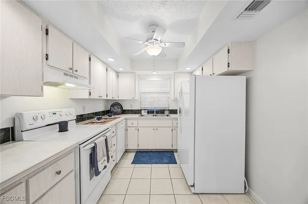 4525 Country Club Boulevard Cape Coral FL 33904