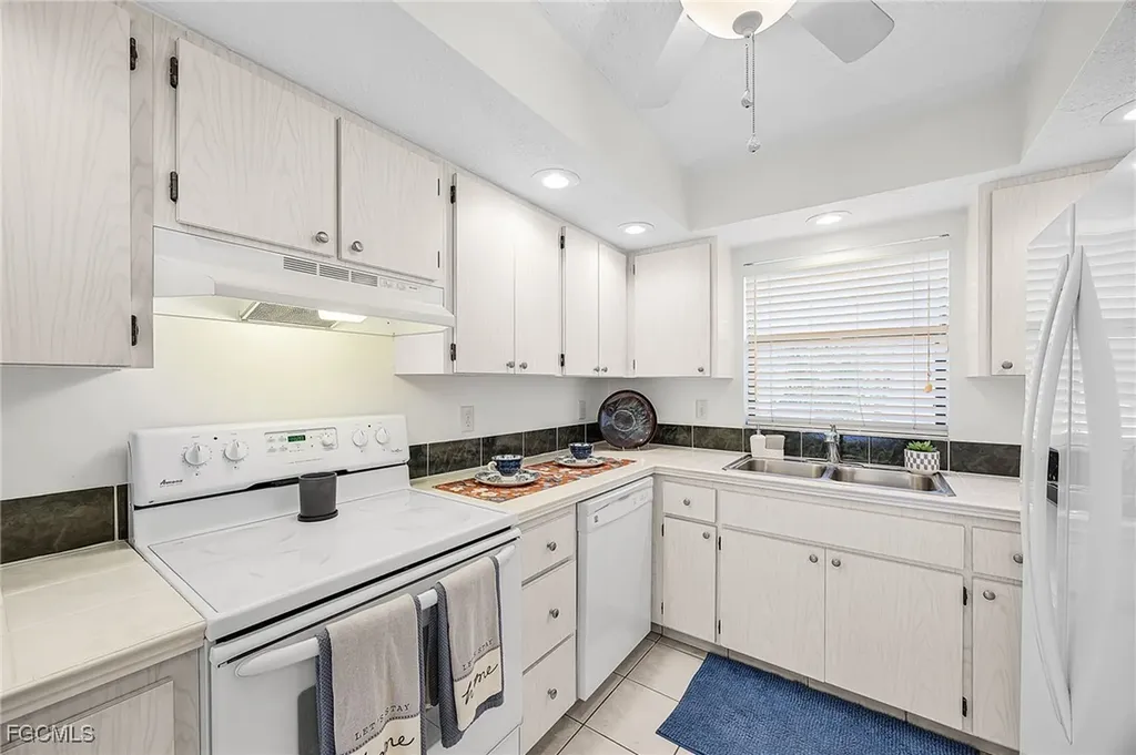 4525 Country Club Boulevard Cape Coral FL 33904