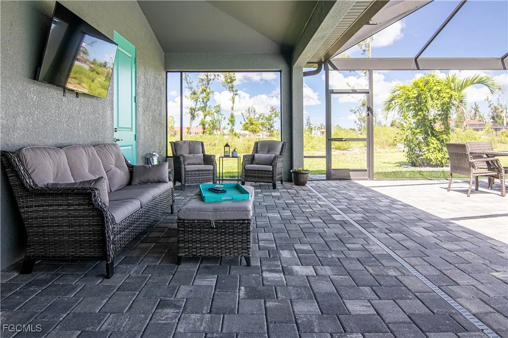 1833 SW 11th Terrace Cape Coral FL 33991