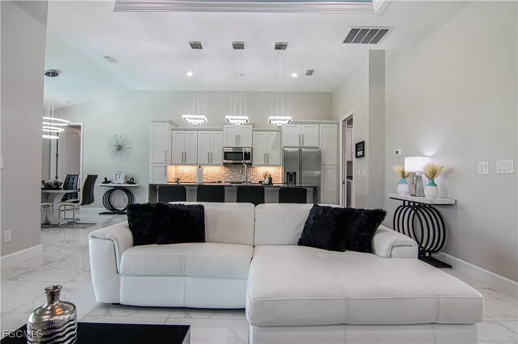 1833 SW 11th Terrace Cape Coral FL 33991