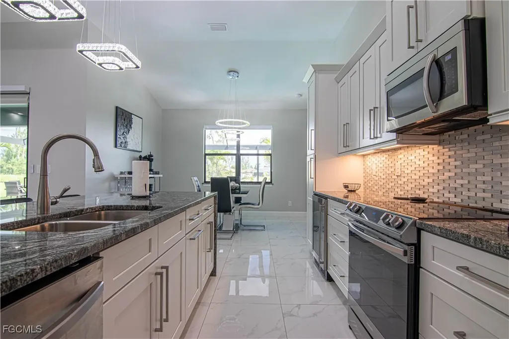1833 SW 11th Terrace Cape Coral FL 33991
