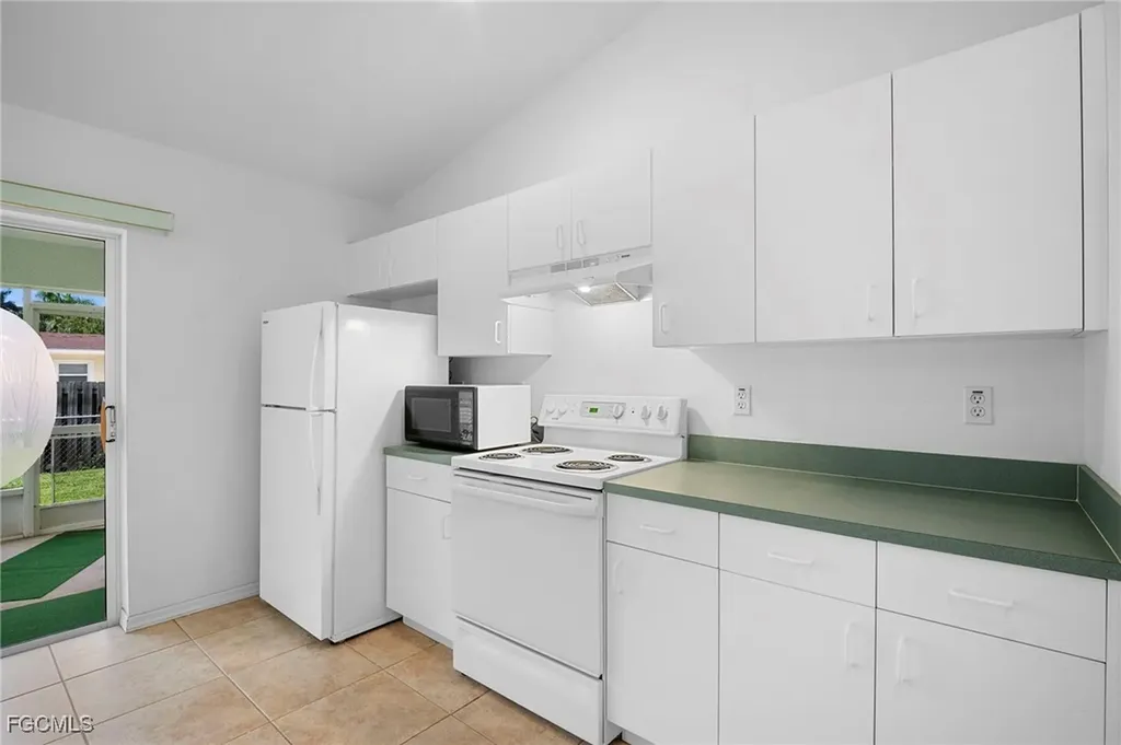 2932 Holly Road Fort Myers FL 33901