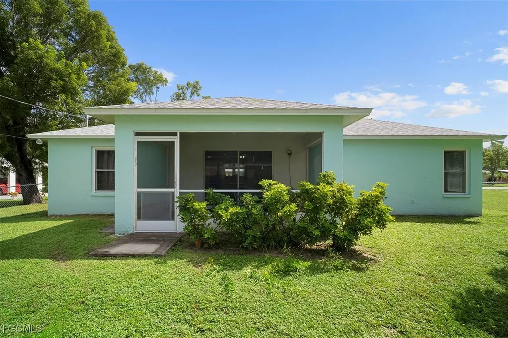 2932 Holly Road Fort Myers FL 33901