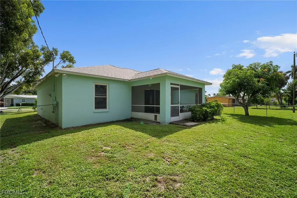 2932 Holly Road Fort Myers FL 33901