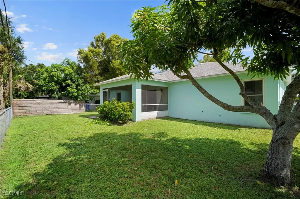 2932 Holly Road Fort Myers FL 33901