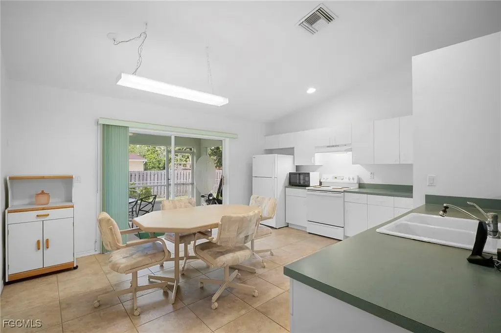 2932 Holly Road Fort Myers FL 33901