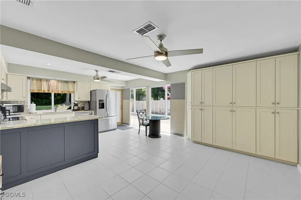 2474 King Arthurs Court Fort Myers FL 33912