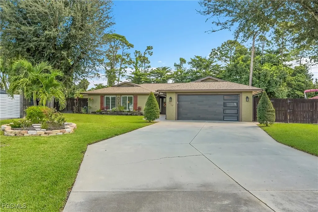 2474 King Arthurs Court Fort Myers FL 33912